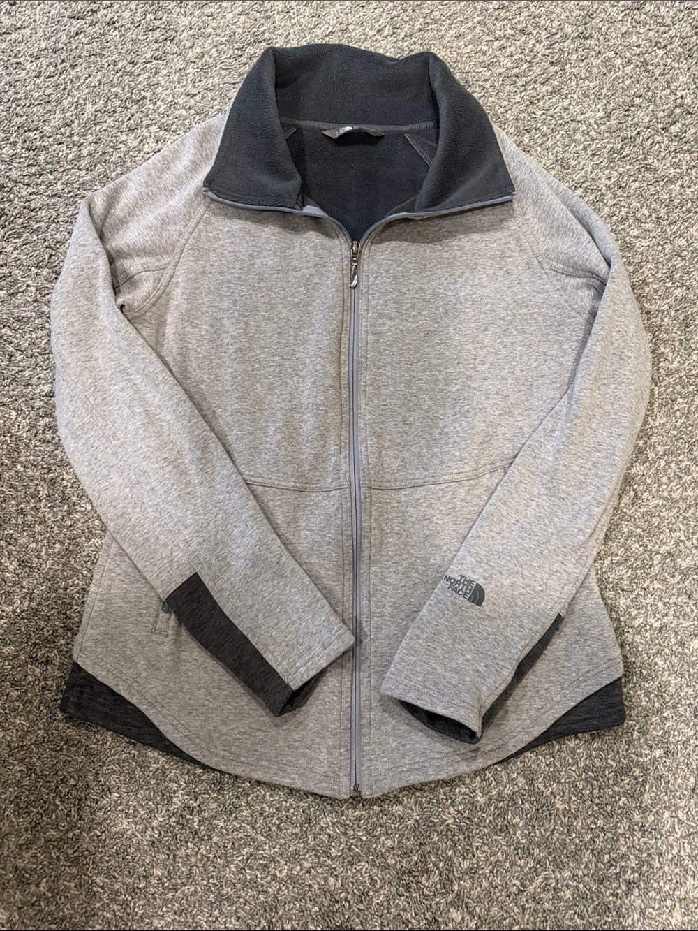 The North Face Women's Light Gray Full-Zip Fleece Jacket with Dark Gray Trim